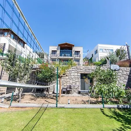 Villa With Private Pool & Garden *