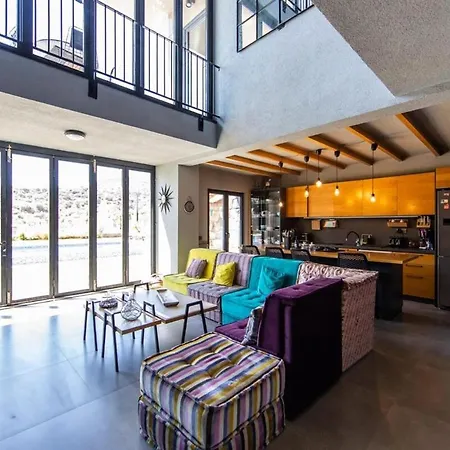 Villa With Private Pool & Garden