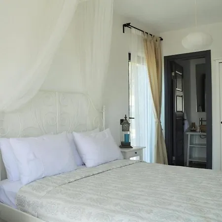 Villa With Private Pool & Garden