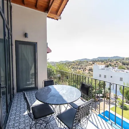 Villa With Private Pool & Garden