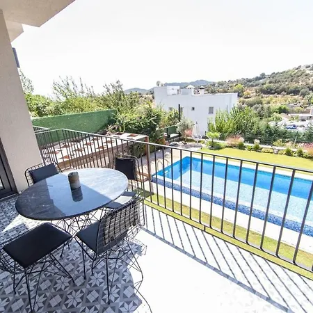 Villa With Private Pool & Garden
